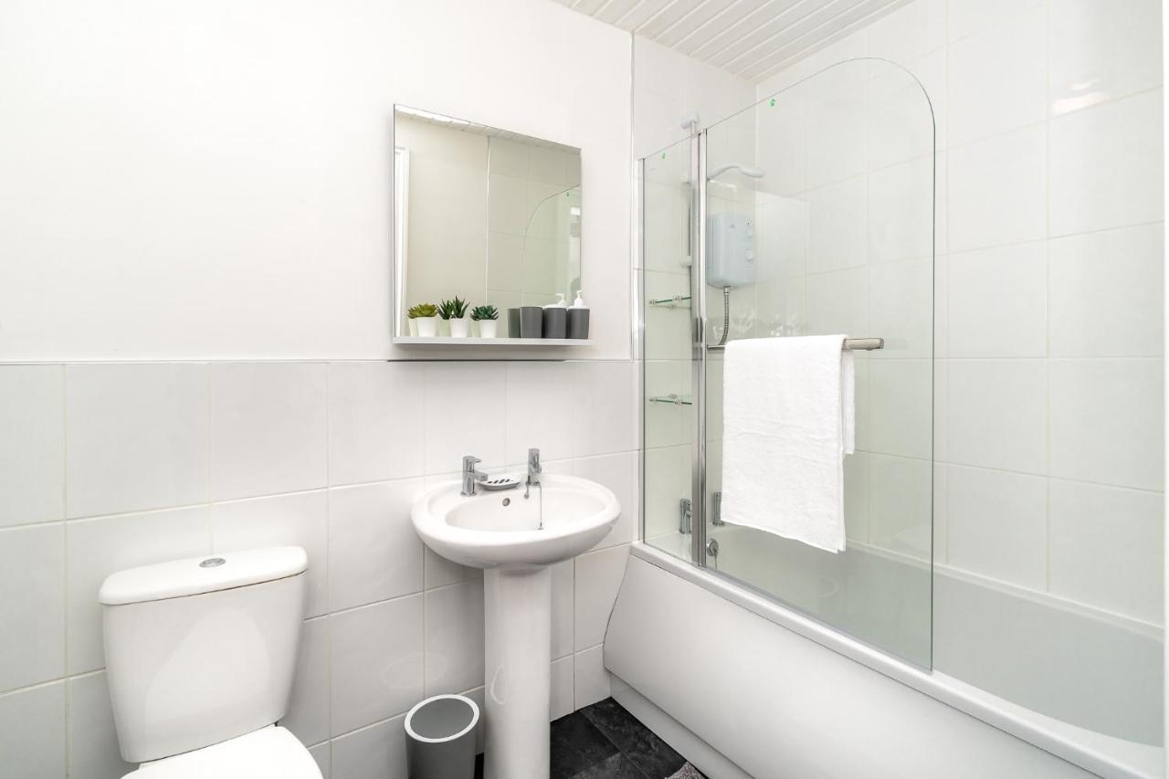 Cosy Retreat - Charming 2-Bed Apartment Greenock Exterior foto